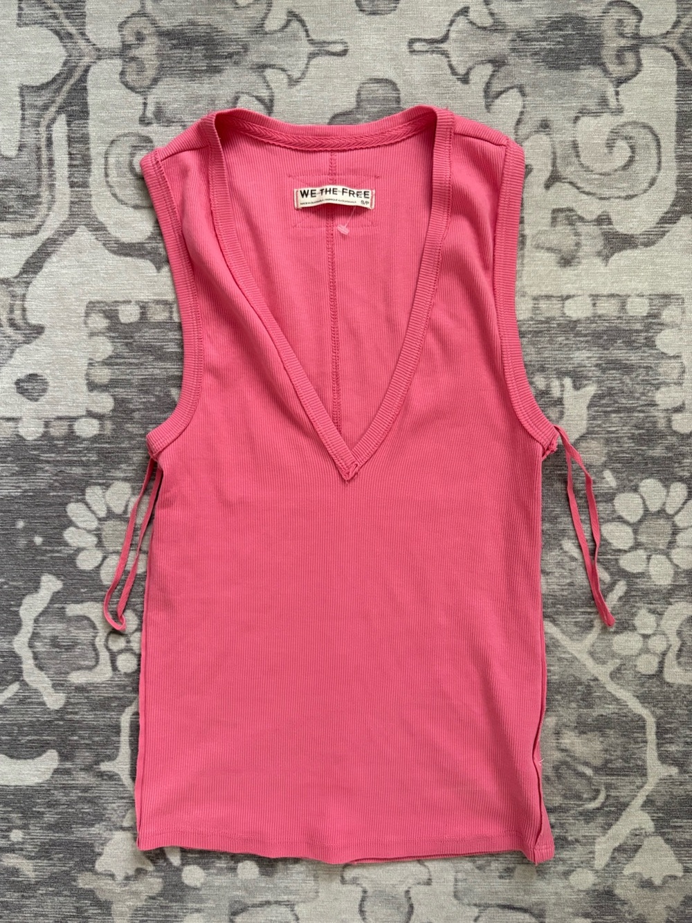 We The Free - Pink Ribbed V-Neck Tank. Size small. 100% cotton. nwot